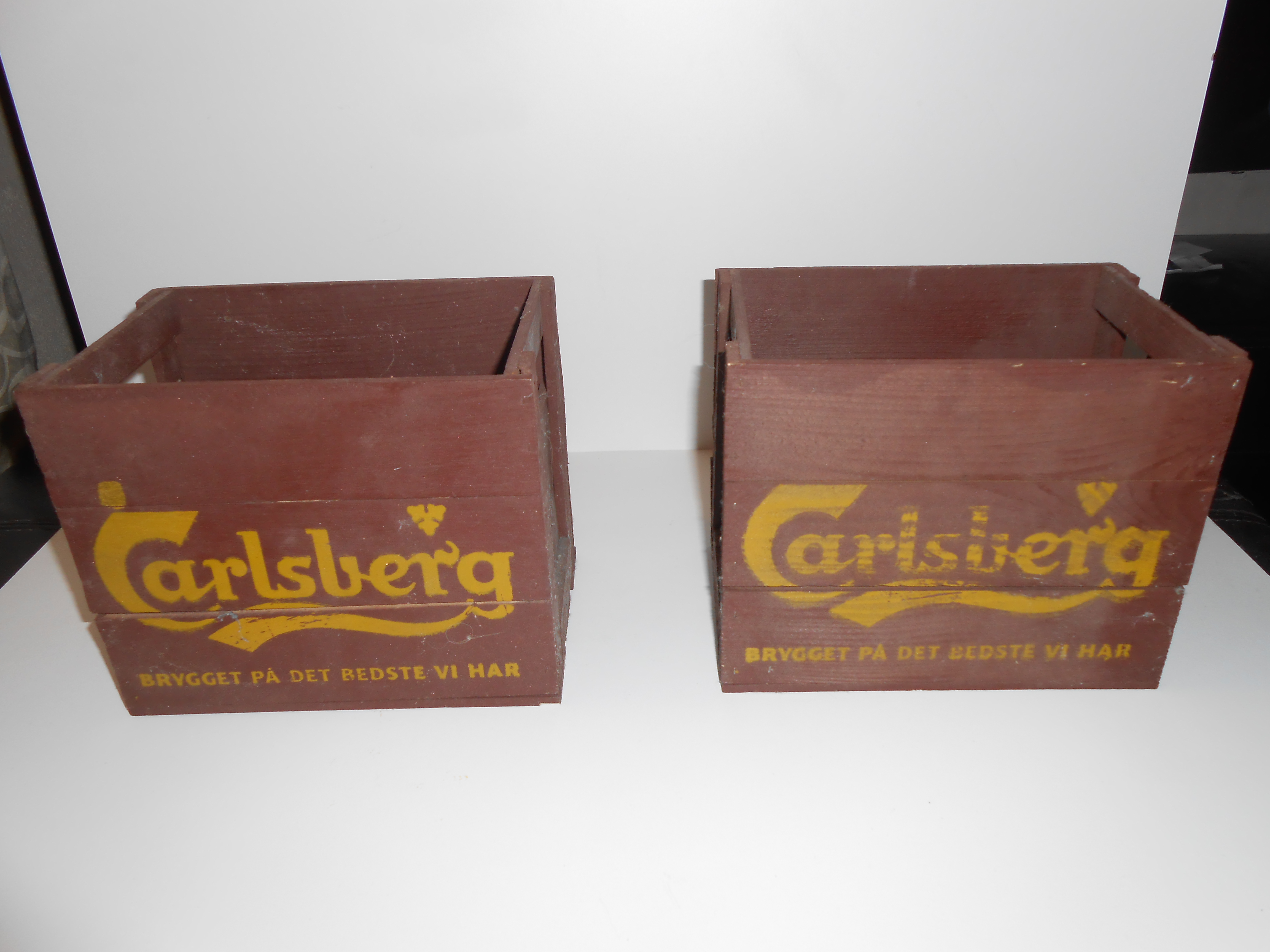 To Carlsberg six-pack trækasser retro-design.dk