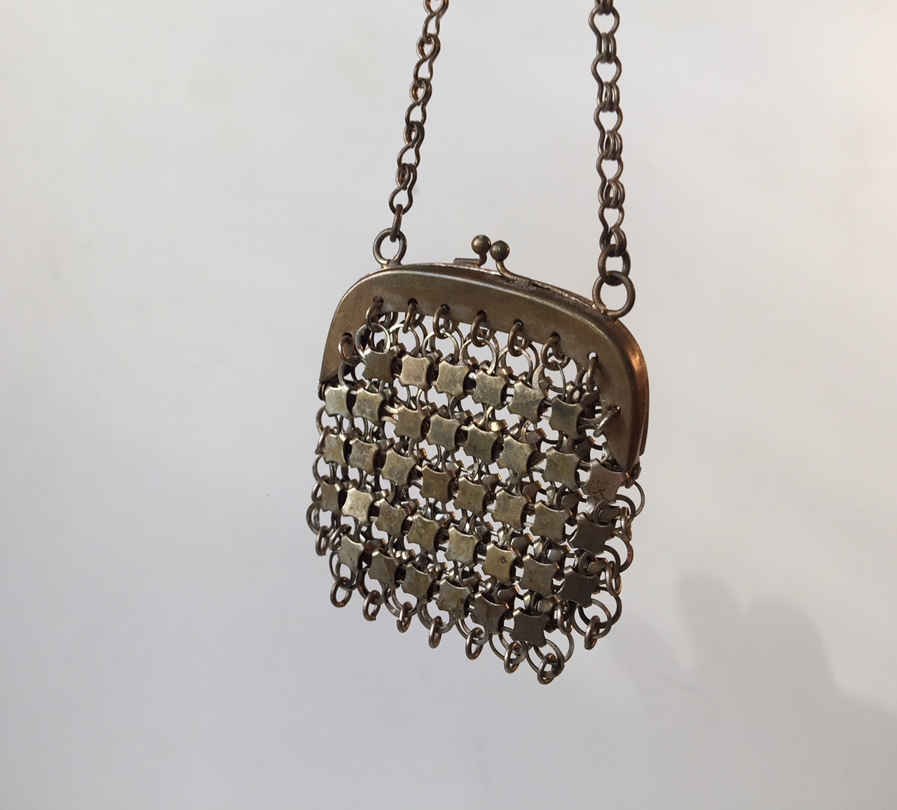 Antik miniature taske – vedhæng metal –