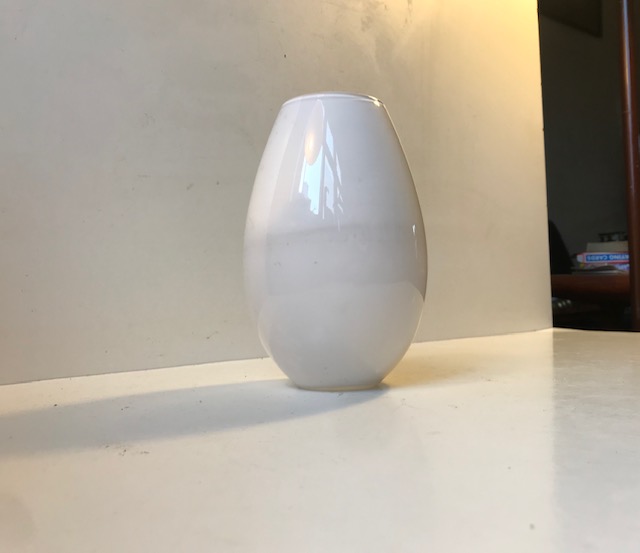 Holmegaard – Peter hvid Cocoon vase – retro-design.dk